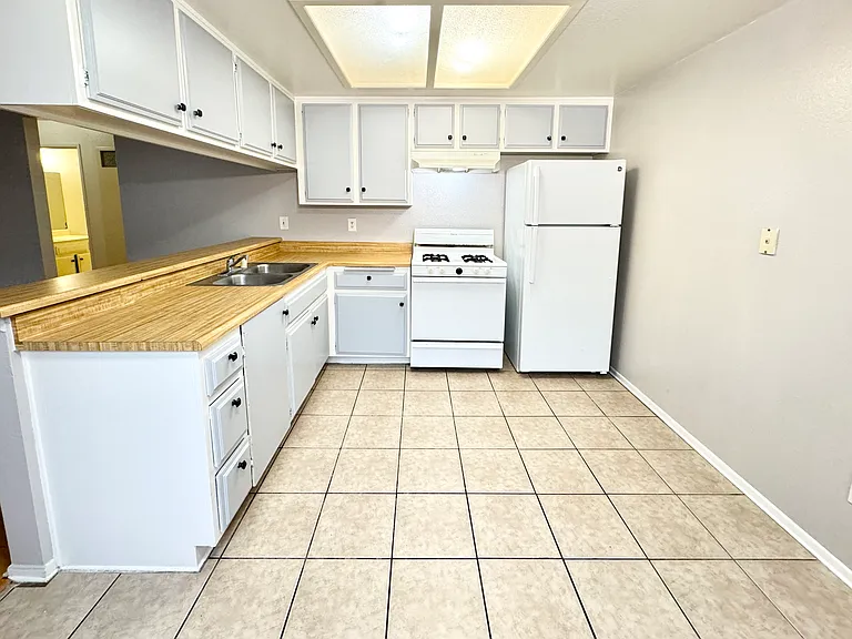 13105 Kornblum Ave — Photo 13