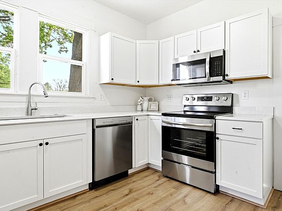5th image of 402 N 6th St