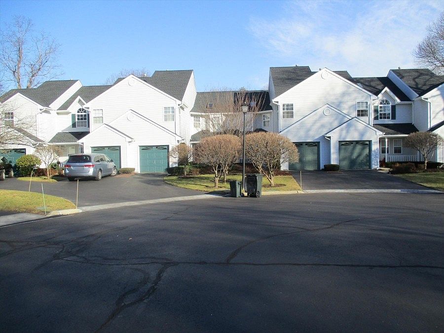 2nd image of 21 Plantation Dr