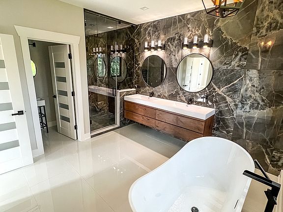 5th image of 9517 Forest Pl