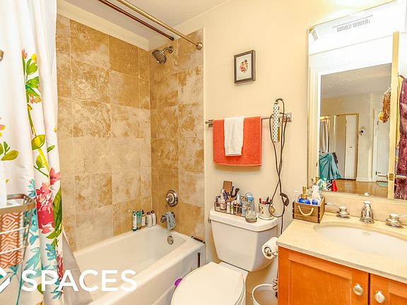 5th image of 1156 W Cornelia Ave #1