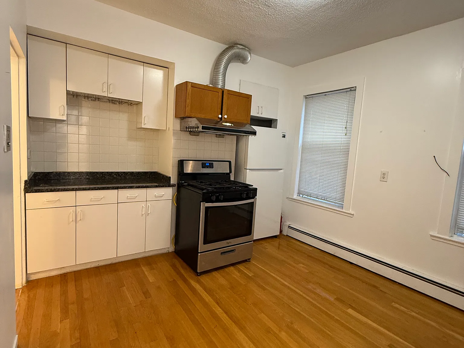 2 bed, 999 sqft, $2,800 — Photo 2
