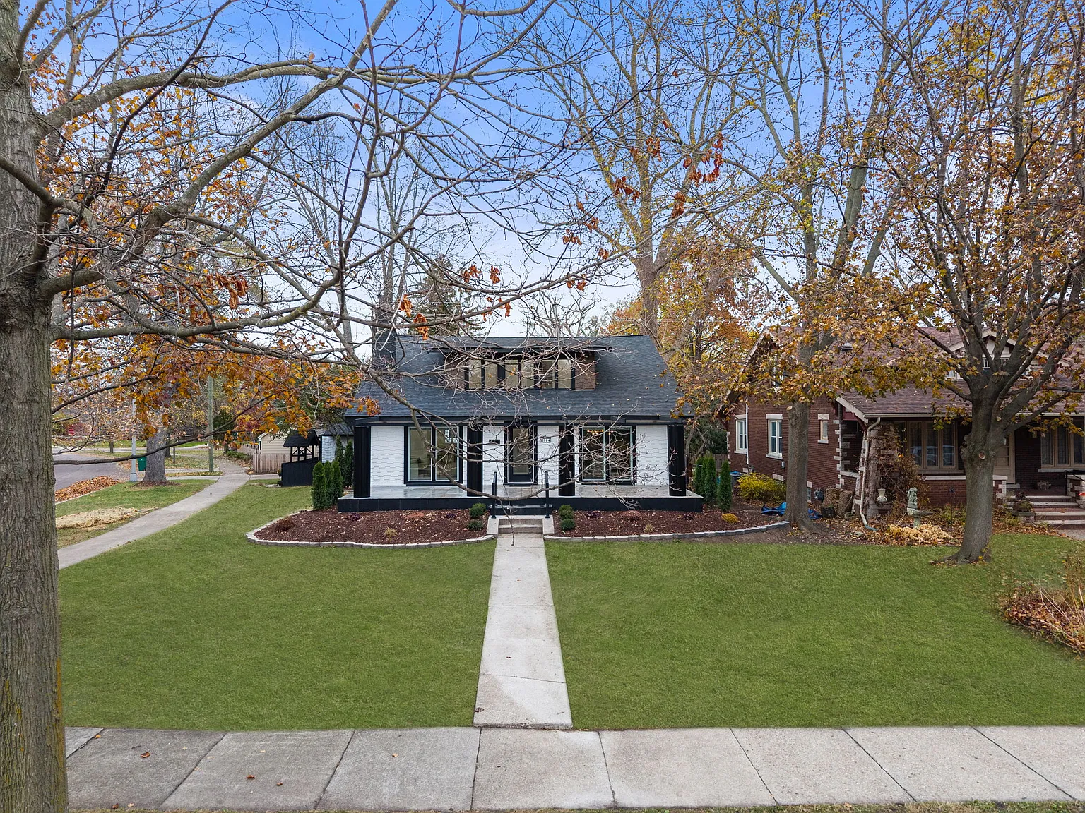4 bed, 4.5 bath, 3802 sqft, $4,000 — Photo 3