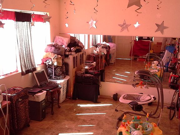 4th image of 11408 Thienes Ave.