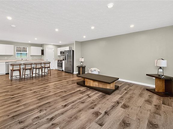 4th image of 6891 Riverview Ave