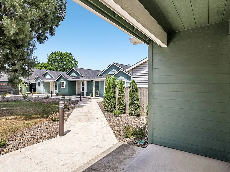 Cottages at Laurel — Photo 62