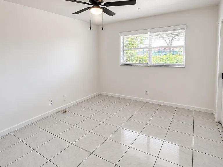 2801 Albatross Rd — Photo 4
