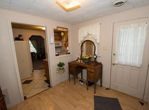5th image of 11810 Lincolnway