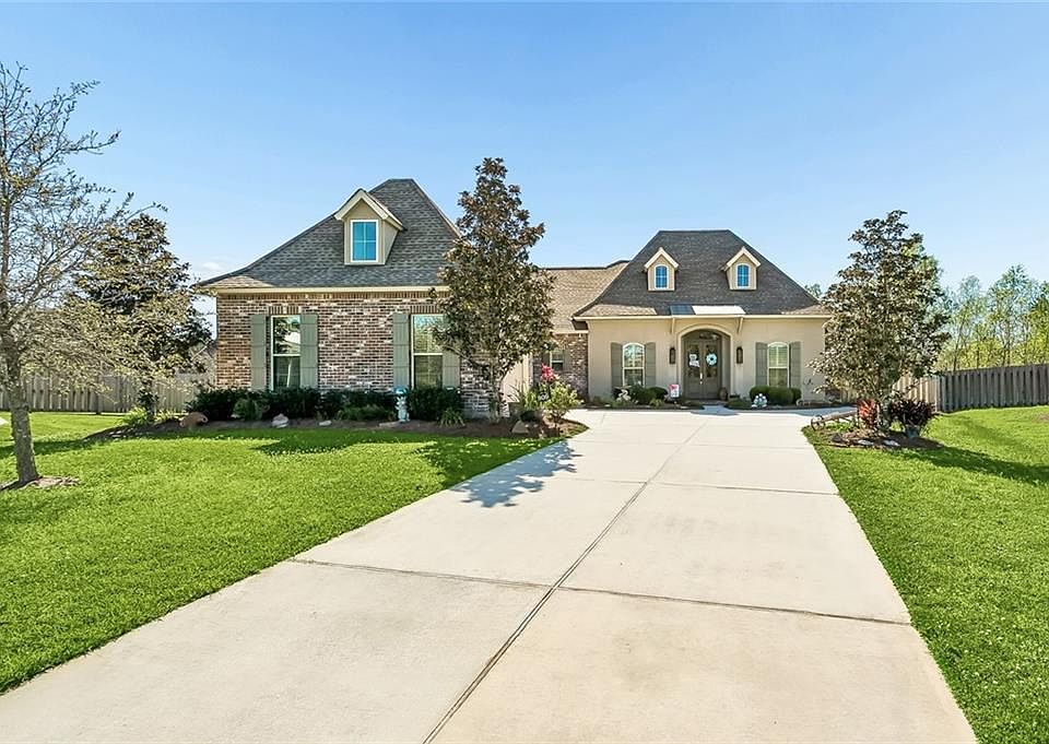 1st image of 809 Green Leaf Cir