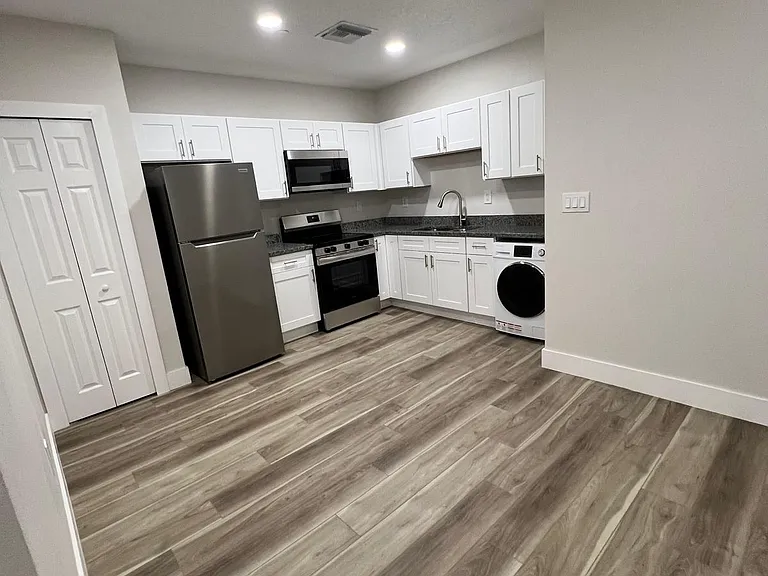 475 Umatilla Blvd #7 — Photo 1
