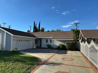 19117 Collins St, Tarzana, CA 91356