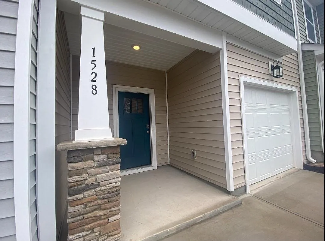1528 Rivermeade Dr — Photo 2