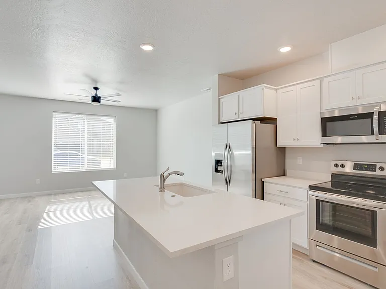 332 S Baraya Way — Photo 10