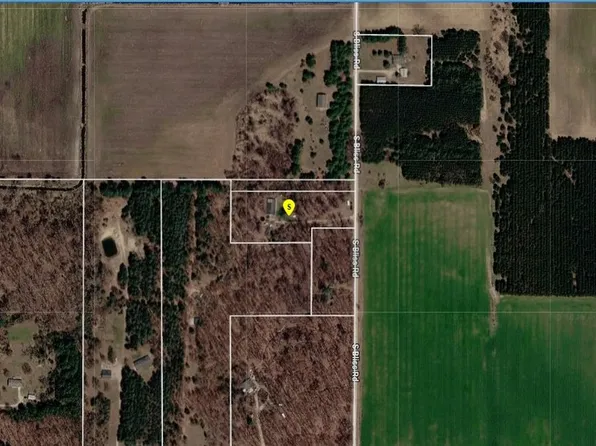 550 S Bliss Rd, Sumner, MI 48889