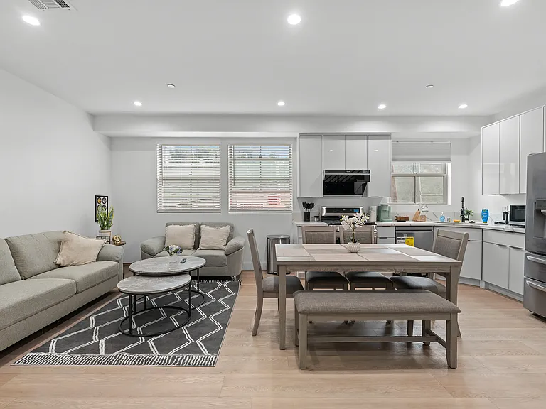 1270 Rolland Curtis Pl — Photo 1