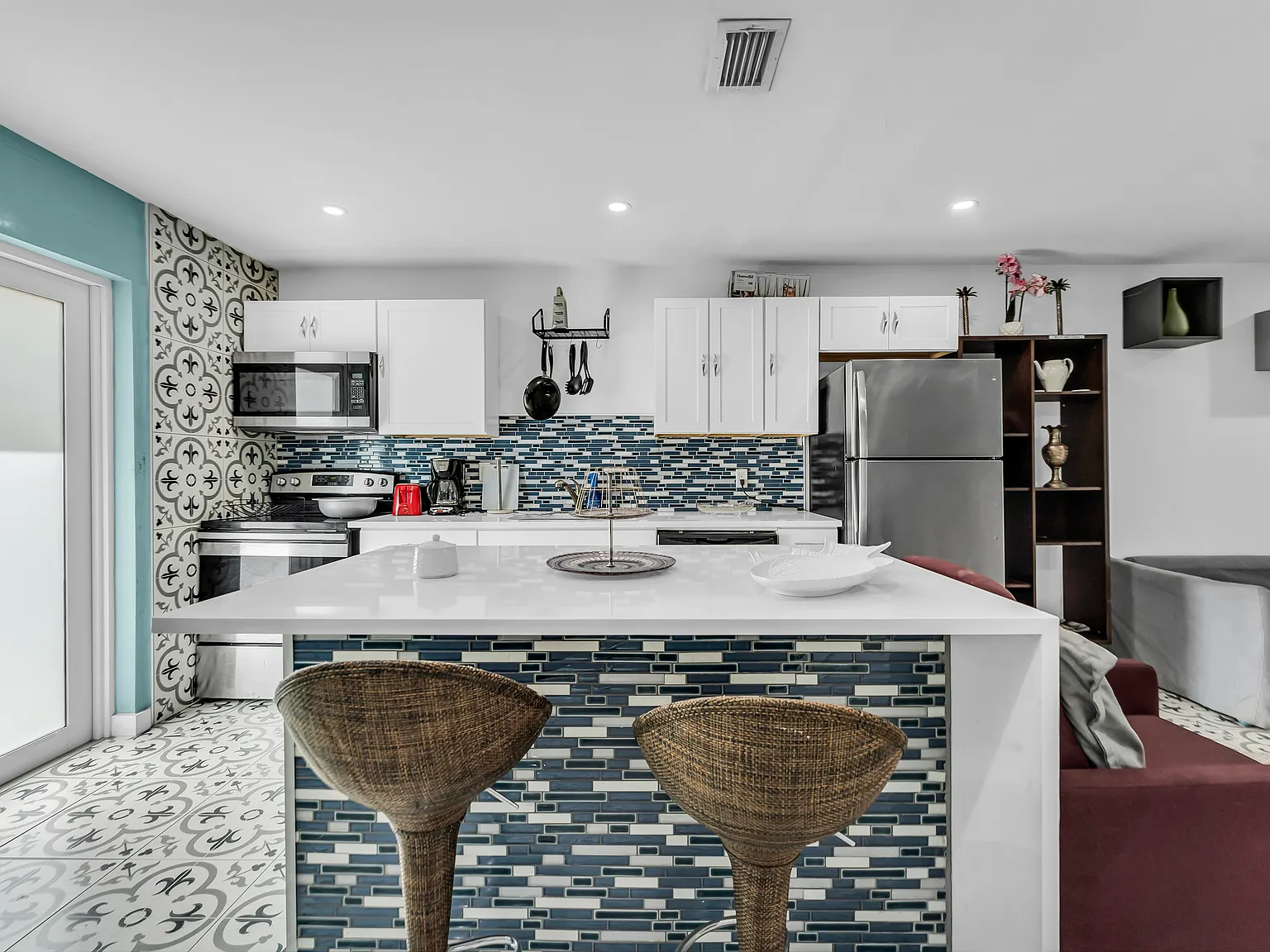 1 bed, 750 sqft, $2,100 — Photo 3