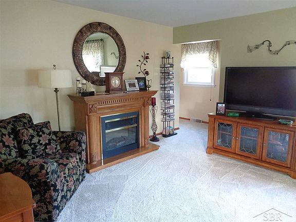 2nd image of 304 Hart St