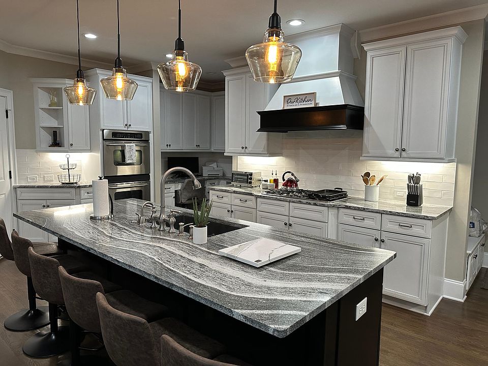 1st image of 214 Fernwood Pl