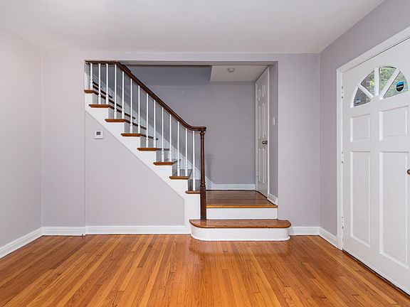 5th image of 1112 Sanford Ave