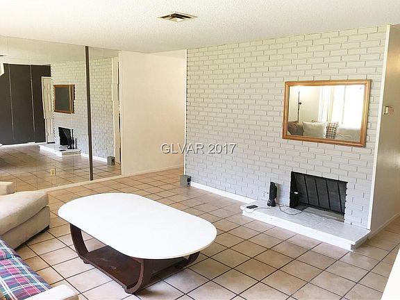 2nd image of 534 Greenbriar Townhouse Way