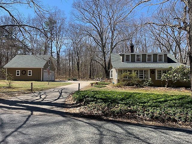 2nd image of 125 Moulton Rd