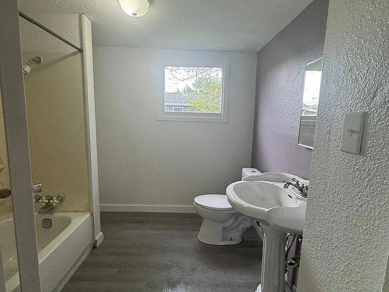 845 Moxahala Ave — Photo 2