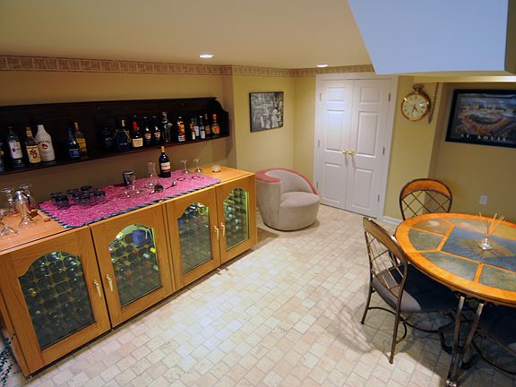 4th image of 7157 Waterman Ave