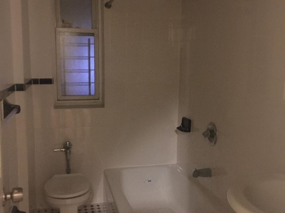 2nd image of 2320 Aqueduct Ave
