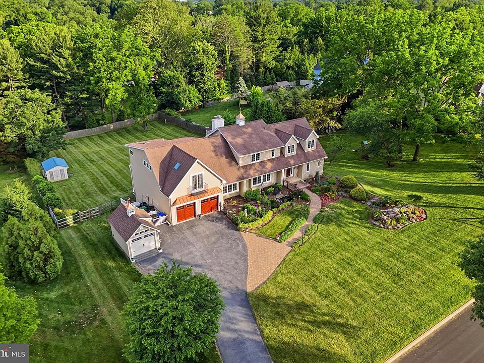 1st image of 5 Sugar Maple Dr