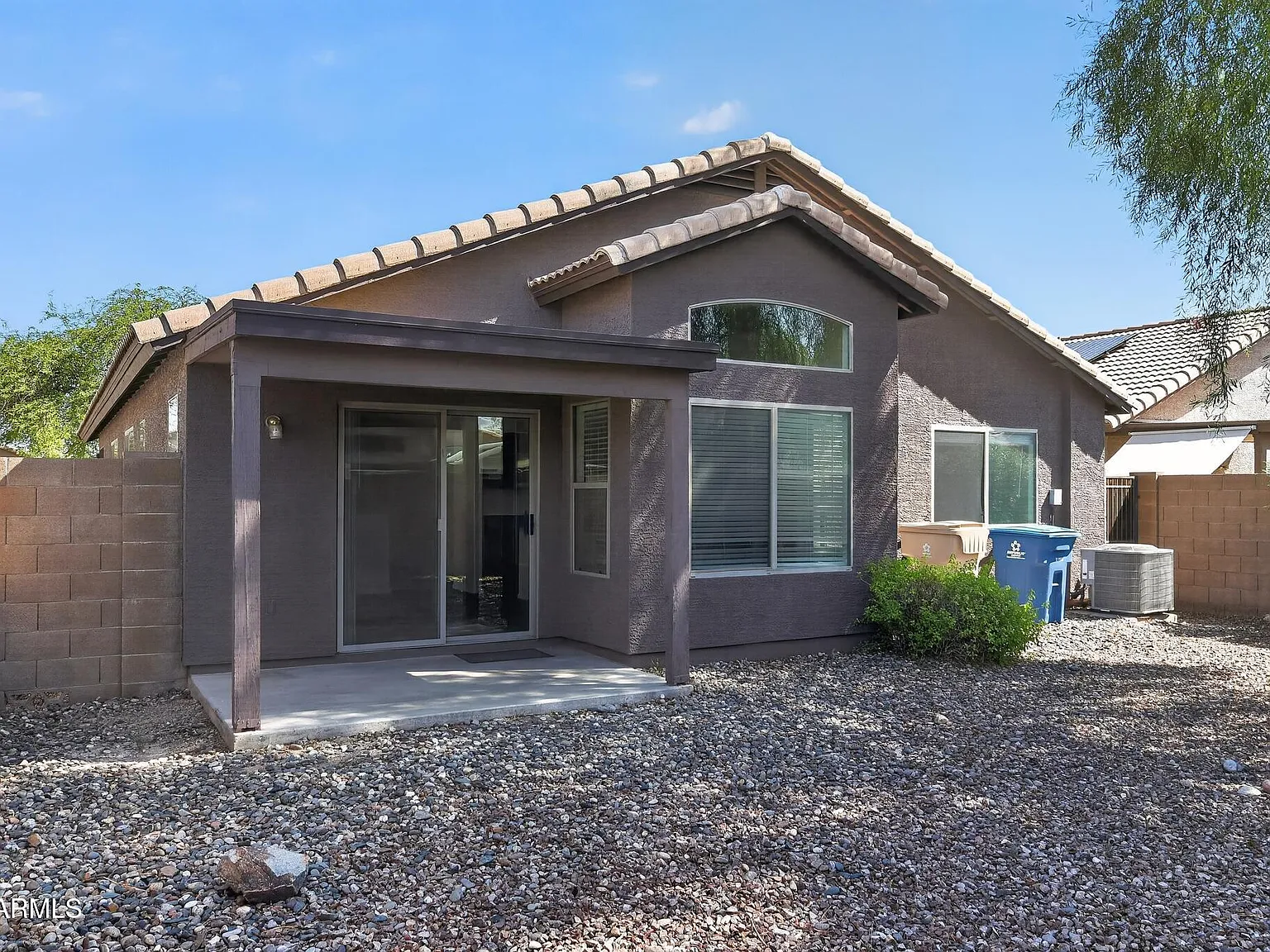 3 bed, 2.0 bath, 1599 sqft, $2,140 — Photo 2