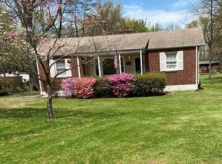 8908 Yorkshire Ln, Manassas, VA 20111