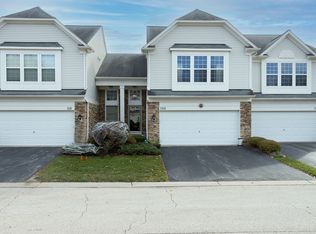 720 Pointe Dr, Crystal Lake, IL 60014