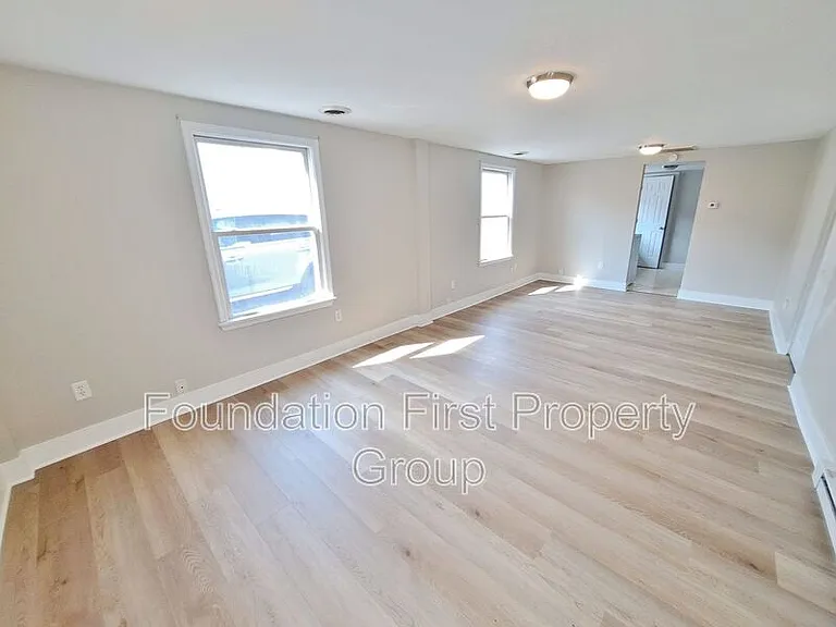23 Mount Royal Ave — Photo 2
