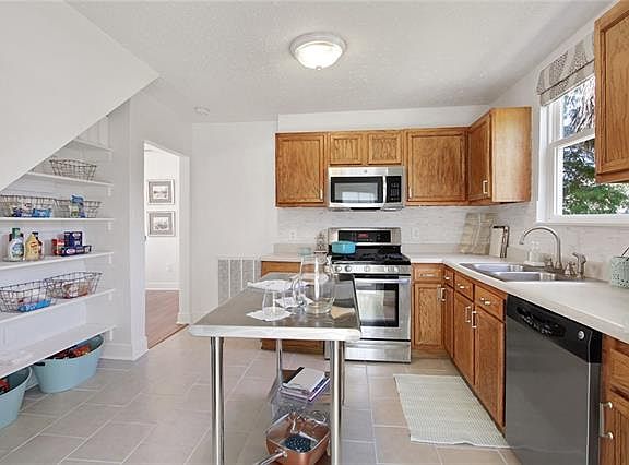 5th image of 1747 Pratt Dr