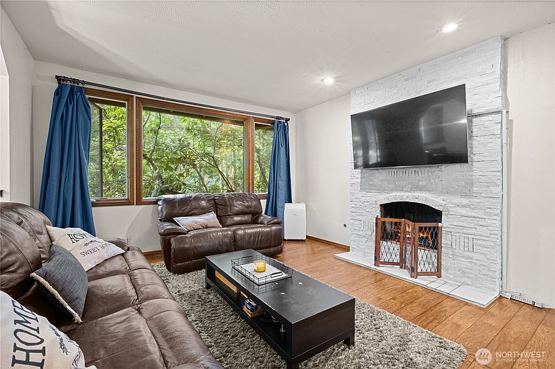 3rd image of 17909 230th Avenue NE