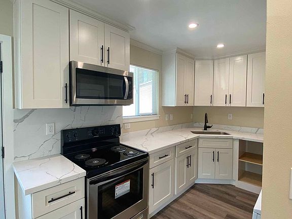 3rd image of 4780 Snow Dr