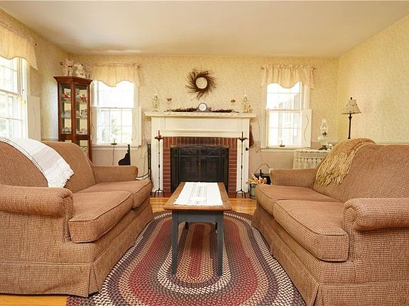 4th image of 70 Westwood Park Cir