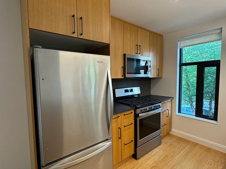 87 Gardner St — Photo 3
