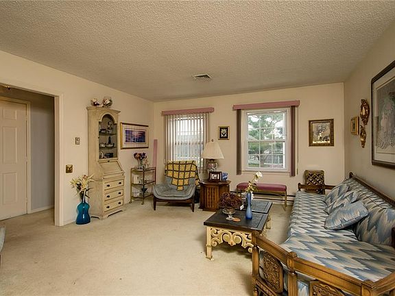 5th image of 396 Newport Way