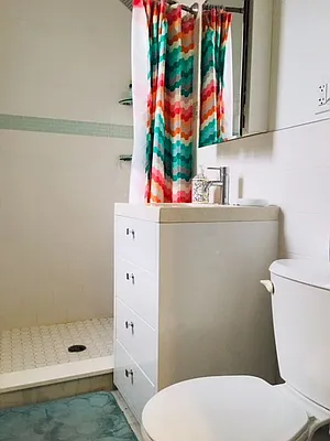 Rented by Halvatzis Realty | media 18