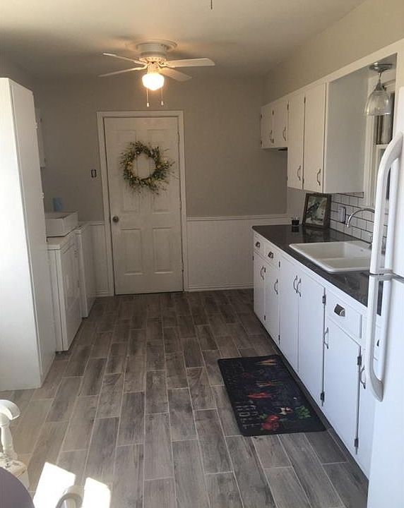 1st image of 2833 Bennett Dr