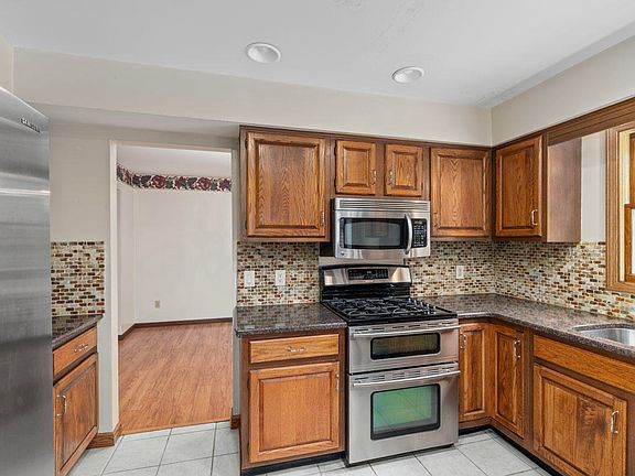 5th image of 3471 Elderwood Ave
