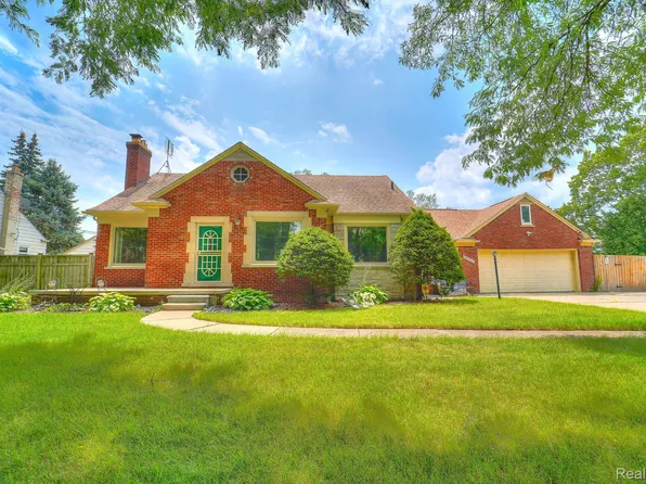 18942 Huntington Ave, Harper Woods, MI 48225