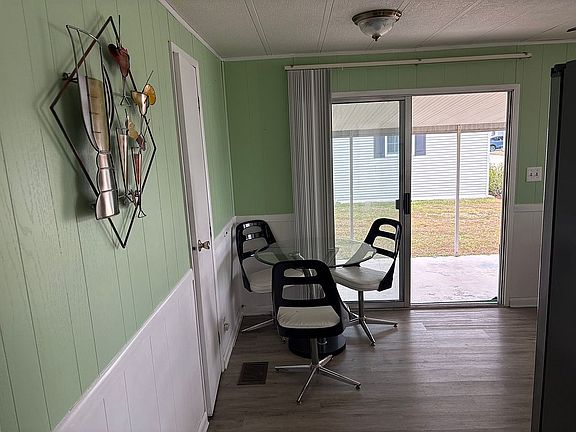 3rd image of 337 Colony Dr N