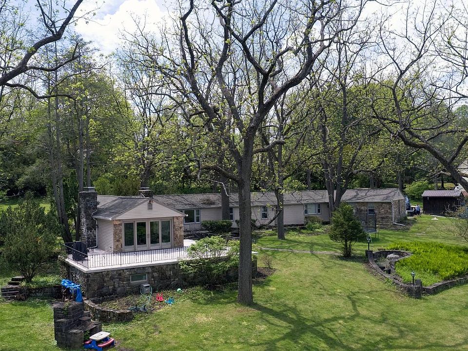 1st image of 120 Farm Rd