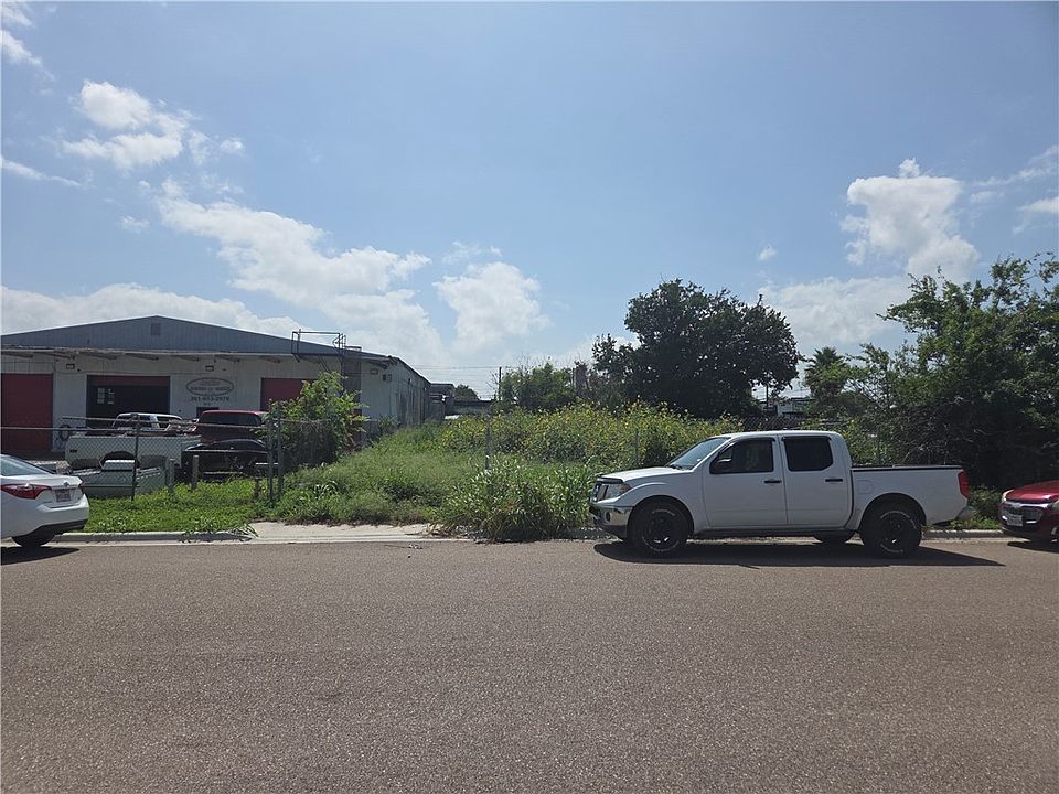 1st image of 319 Waco St