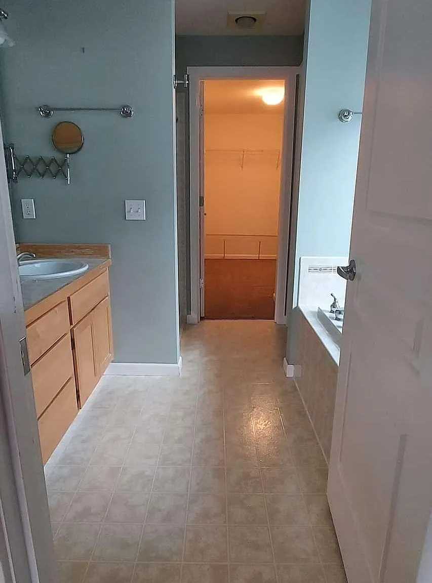 3 bed, 2210 sqft, $4,000 — Photo 4