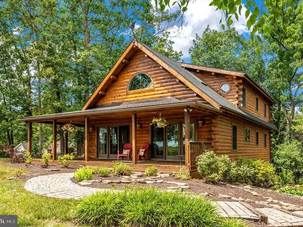 97 Lake Meade Dr, East Berlin, PA 17316