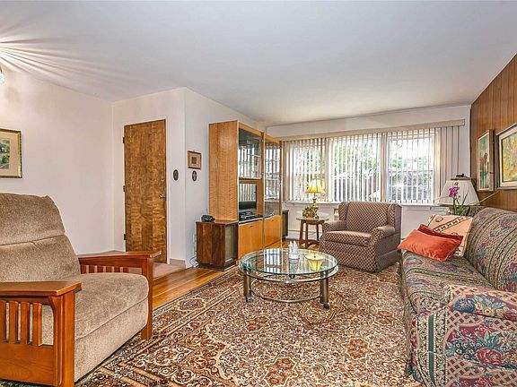 5th image of 212-72 16th Ave
