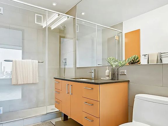 5th image of 8 Spruce St APT 43A